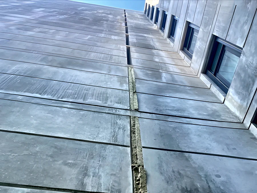 Expansion joint cover running up the concrete facade of an Onni building